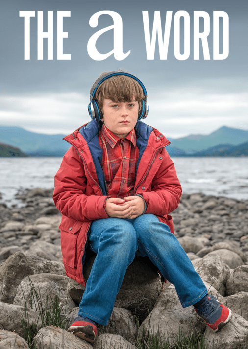 Portada de The A Word, donde se ve a un niño sentado en una playa de piedras con unos auriculares de diadema puestos.